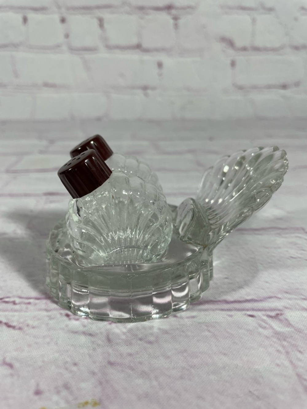 Vintage Glass Seashell Clamshell Glass Salt and Pepper Shaker Set with Holder - Picture 4 of 7